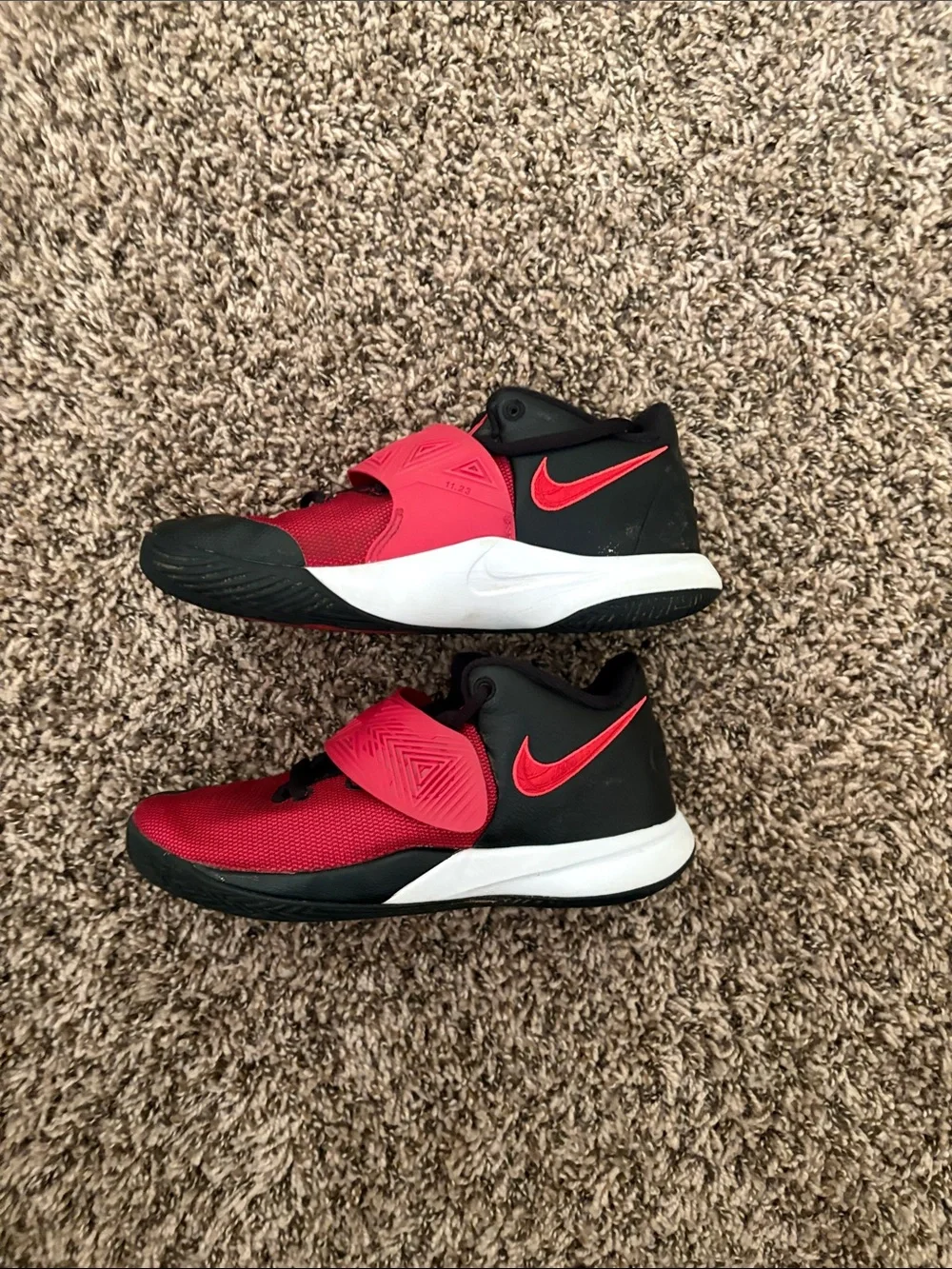 Nike Kyrie Flytrap 3 Kids Basketball Shoes Bred Black Red